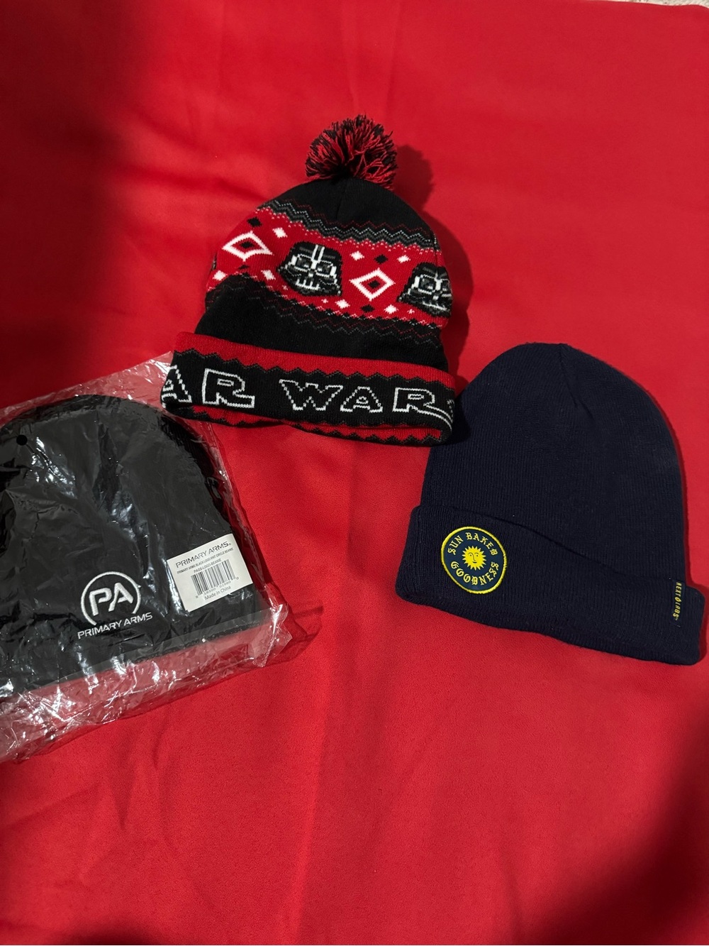 Star Wars Red and Black Pom Beanie Hat with Logo Cuff